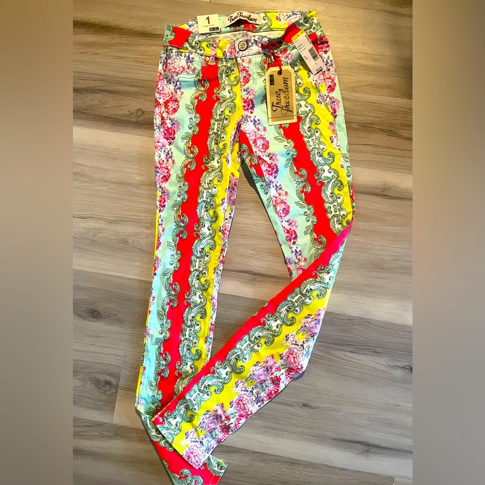 ‼️THRIFT STORE ALERT OFFER True Freedom Jeggings Floral Pants Juniors 1 Reg NWT